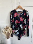 Stradivarius body w kwiaty długi rękaw kopertowe na wiosnę longsleeve