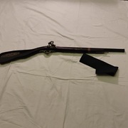 Strzelba stylizowana replika dekoracyjna dł. 90 cm uszkodzona kolba