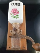 Stary oryginalny młynek antyk 