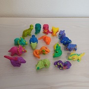 17 figurek dinozaurów Kinder joy Funko Jurassic World