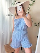 Bawełniany niebiesko bialy kombinezon w kratkę na ramiączkach falbanki