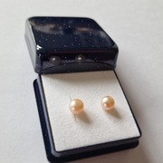 Srebne kolczyki z prawdziwą perłą różową słodkowodną, próba 925