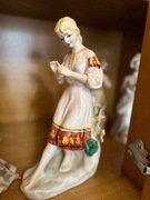 Wróżenie z płatków rumianku Połonne oryginalna porcelanowa figurka