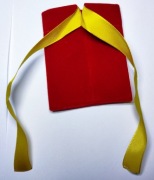 Sakiewka torebka flanelowa aksamitna czerwona z wstążką 7x8 cm