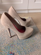 Szpilki zamszowe beżowe r.36 - stan perfekcyjny!