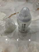 Butelka Tommee Tippee 260 ml + 2 smoczki - NOWE