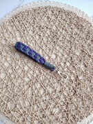 Breloczek do kluczy ręcznie robiony metodą makramy szaro-fioletowy brelok