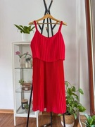 Czerwona plisowana letnia sukienka plus size
