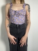 Fioletowy kwiatowy top na ramiączkach rozm. XS/S Boohoo