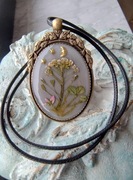 Naszyjnik z zawieszką z żywicy uv