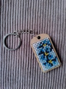 Brelok haftowany koralikami