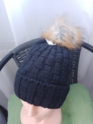 Czapka damska z pomponem 