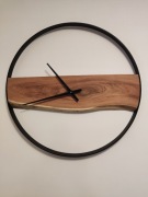 Zegar, drewno i stal. okrągły na ścianę. Fi 70 cm.
