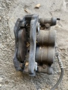 Zacisk hamulcowy Mercedes Vito Viano w639 lewy przedni jarzmo BREMBO 928908