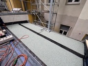 Płaskie dachy, zielone dachy izolację. Ogrody zieleń tarasy   