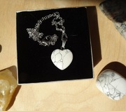 Wisiorek Howlit serce łańcuszek Rękodzieło