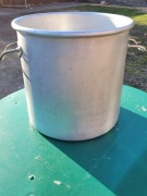 Garnek aluminiowy używany poj. 50L wym. 40x40cm, plus pokrywa.