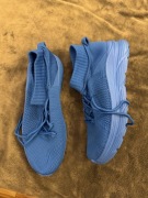Sneakersy o fasonie skarpetkowym. Rozmiar 46