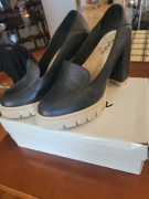 Damskie, skórzane półbuty na traperowej podeszwie