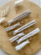 Breloczek typu fingerloop biały