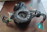 Transformator toroidalny audio 600VA ze wzm. wielokanałowego Arcam AVR 250