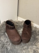 Brązowe klasyczne śniegowce zamszowe 37