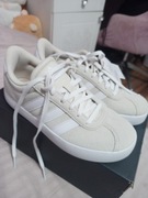 Nieużywane damskie obuwie sportowe 