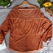 Vintage włoski sweter z koronką i kwiatami