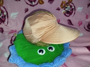 Czapka z daszkiem (bejsbolówka) z otworem na kucyk.