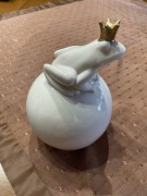 Figurka żaba książę PREZENT 21cm