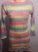 Sweter robiony na drutach