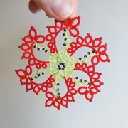 Serwetka frywolitka czerwono-zolta