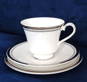 **walentynki dla MĘŻCZYZNY**ekskluzywna filiżanka białe złoto Royal Doulton