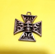 Wisiorek Krzyż z czaszką Naszyjnik Zawieszka