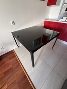 Stół IKEA ze szklanym blatem