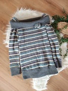 szary ciepły sweterek damski w pasy paski z półgolfem odkryte ramiona długi