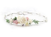 Wianek komunijny jak żywy na gałązkach, delikatny