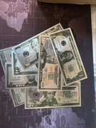 Srebrne banknoty dolarów USA wykonane z polimeru