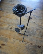 Duża róża z metalu na statywie   Metaloplastyka Handmade ZOBACZ 
