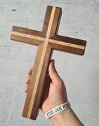 Piękny Krzyż na ścianę Rękodzieło z drewna egzotycznego 25,5 cmx17,5 cm