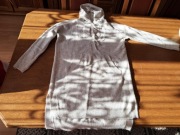 Sukienka swetrowa z kapturem z domieszką wełny