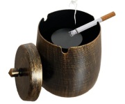 Popielniczka metalowa z pokrywką 