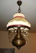 mosiężna stylowa lampa wisząca- żyrandol rustykalny