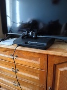 PS3 Slim 160GB z padem, pełnym okablowaniem i grą