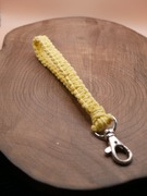 Makramowy brelok do kluczy, do torebki żółty rękodzieło handmade