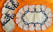 komplet lnianych serwetek retro, 1 + 4, nieużywane.