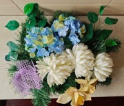 Wiązanka ze sztucznych kwiatów, stroik na cmentarz, 50 cm x 35 cm