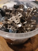 Zawiasy meblowe drzwiowe