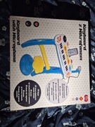 Smiki, keyboard z mikrofonem i stołkiem