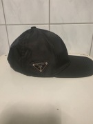 Czapka z daszkiem PRADA!